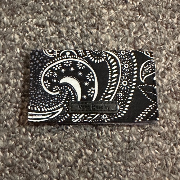 NWT Brand new Vera Bradley Card Case wallet in Black and White Stellar Paisley - Picture 1 of 7